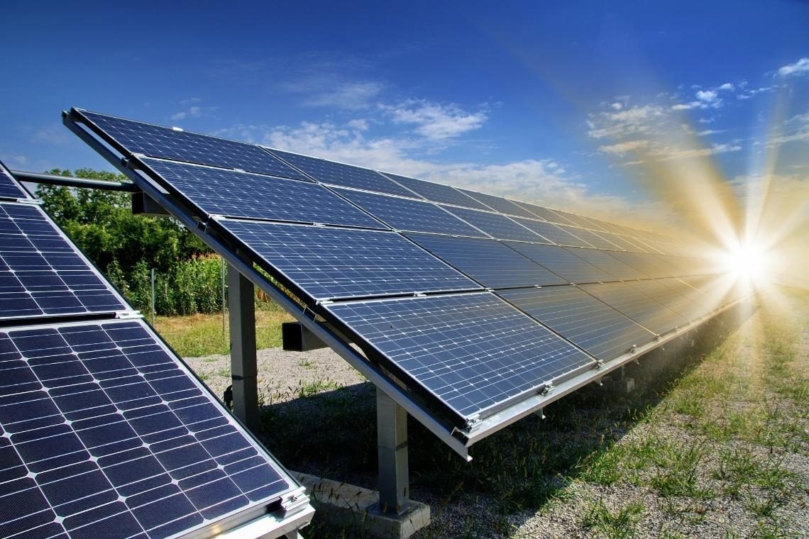 Vlada po Sloveniji načrtuje niz velikih sončnih elektrarn