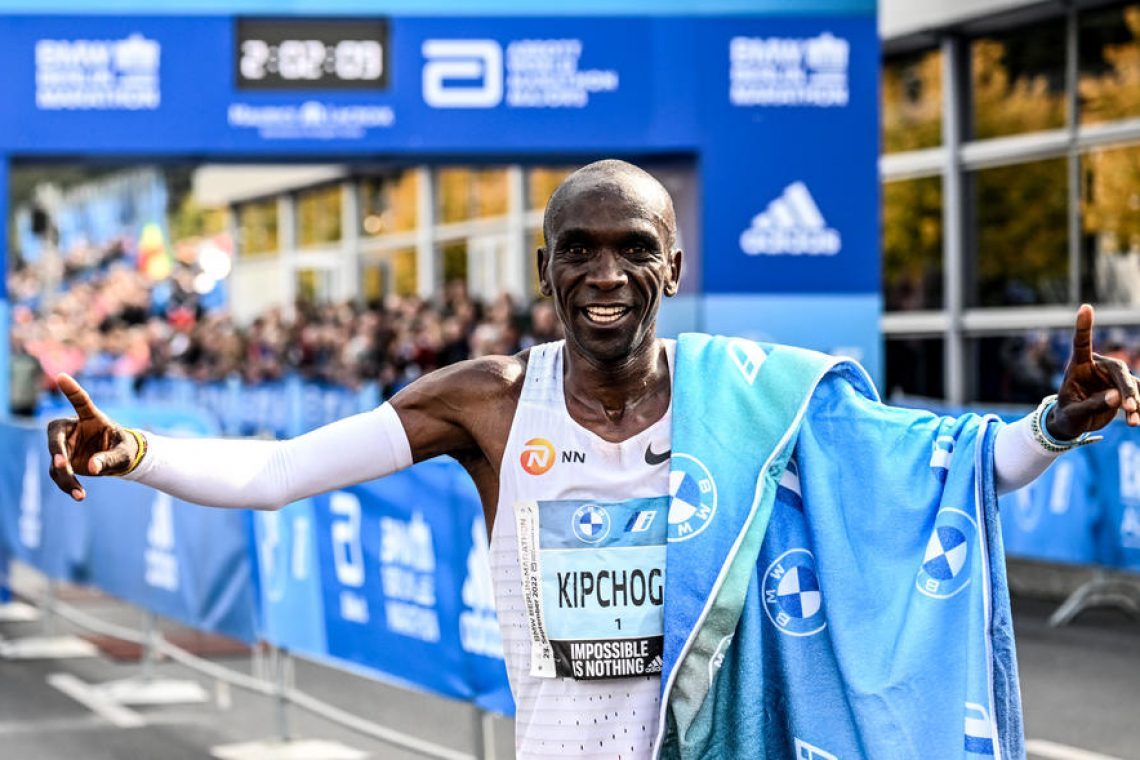 Kipchoge v Berlinu še enkrat izboljšal svetovni rekord v maratonu