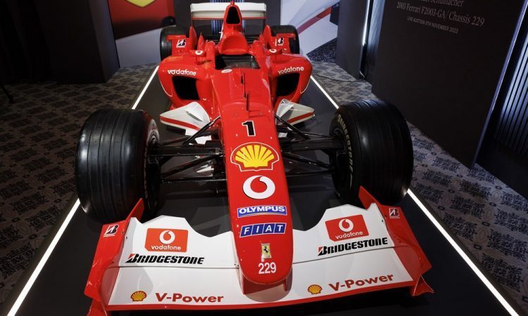 Schumacherjev zmagovalni Ferrari iz 2003 na dražbi prodan za 13 milijonov evrov