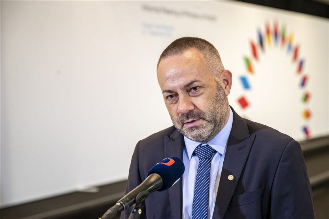 Minister Bešič Loredan decembra pričakuje začetek pogajanj o zdravstvenem stebru v plačnem sistemu