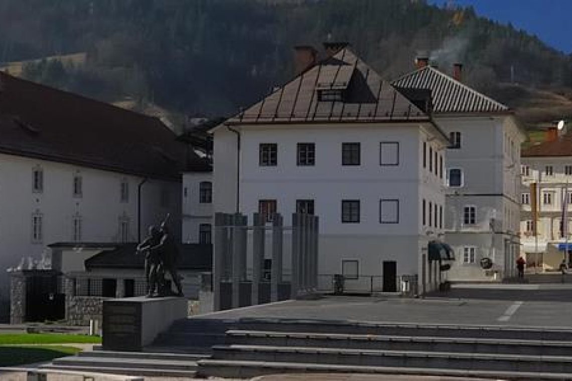 Šibek potresni sunek v bližini Idrije