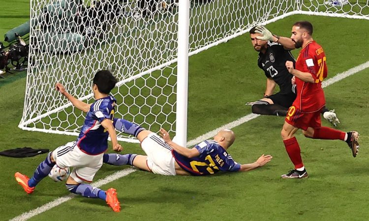 Fifa: Žoga pri japonskem golu za nekaj milimetrov na igrišču