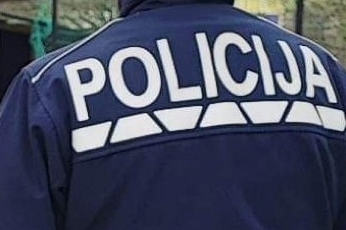 Policija zbira informacije o nevarni vožnji črnega peugeota po Mariboru