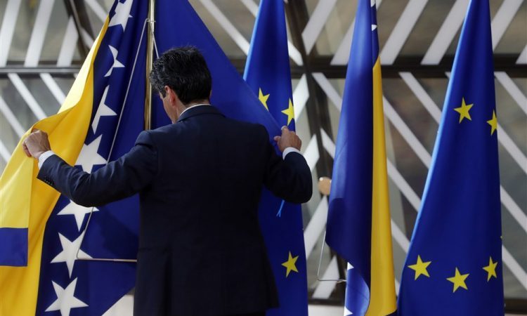 Bosna in Hercegovina dobila status kandidatke za članstvo v EU