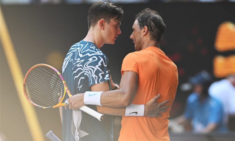 Nadal z nekaj težavami v drugi krog