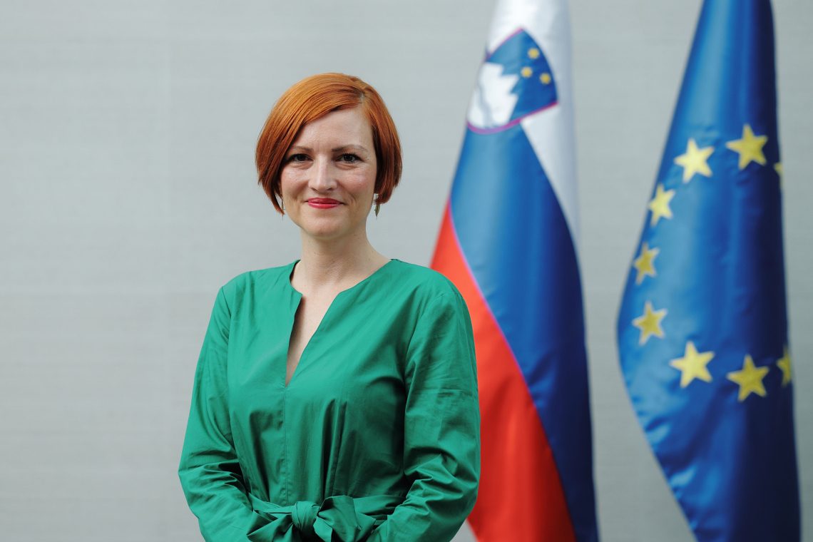 NSi v pripravo interpelacije zoper ministrico za kulturo Asto Vrečko