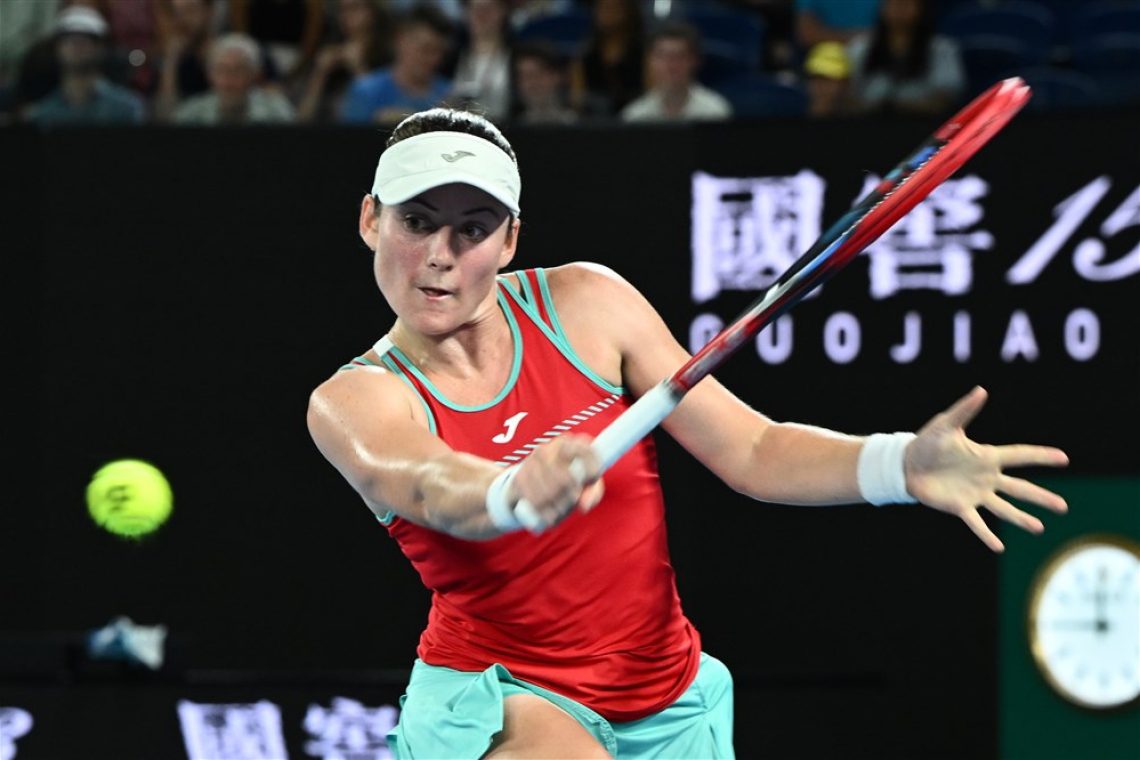 Tamara Zidanšek kot prva nosilka med dvojicami uspešno čez prvo oviro