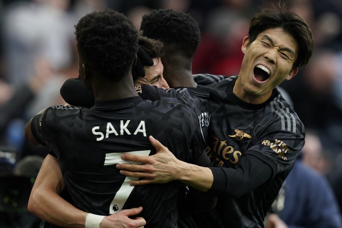Arsenal spet sam na vrhu