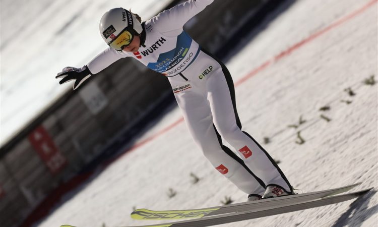 Po polovici na vrhu Lundby in Loutitt, Klinec 11.