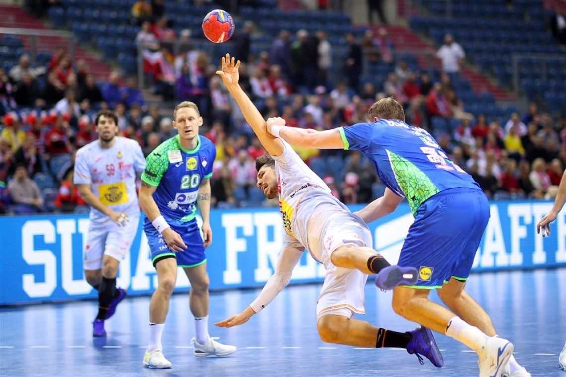 V Bonifiki še drugi rokometni dvoboj med Slovenci in Črnogorci