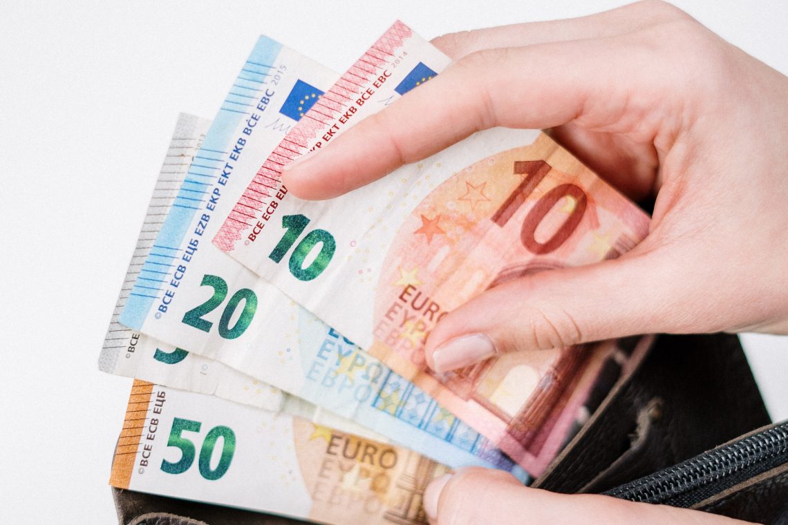 Anketa kaže na zaskrbljenost Evropejcev zaradi inflacije