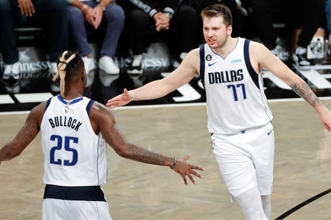 Dallas z novim porazom začel odločilno serijo gostovanj za končnico 