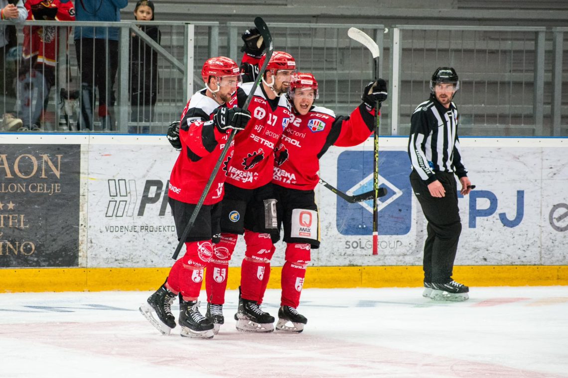 Hokejisti Jesenic na stežaj odprli vrata v finale alpske lige 