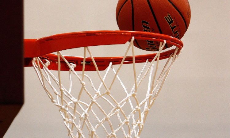 Milwaukee brez zmage na prvi tekmi končnice, Denver prepričljiv
