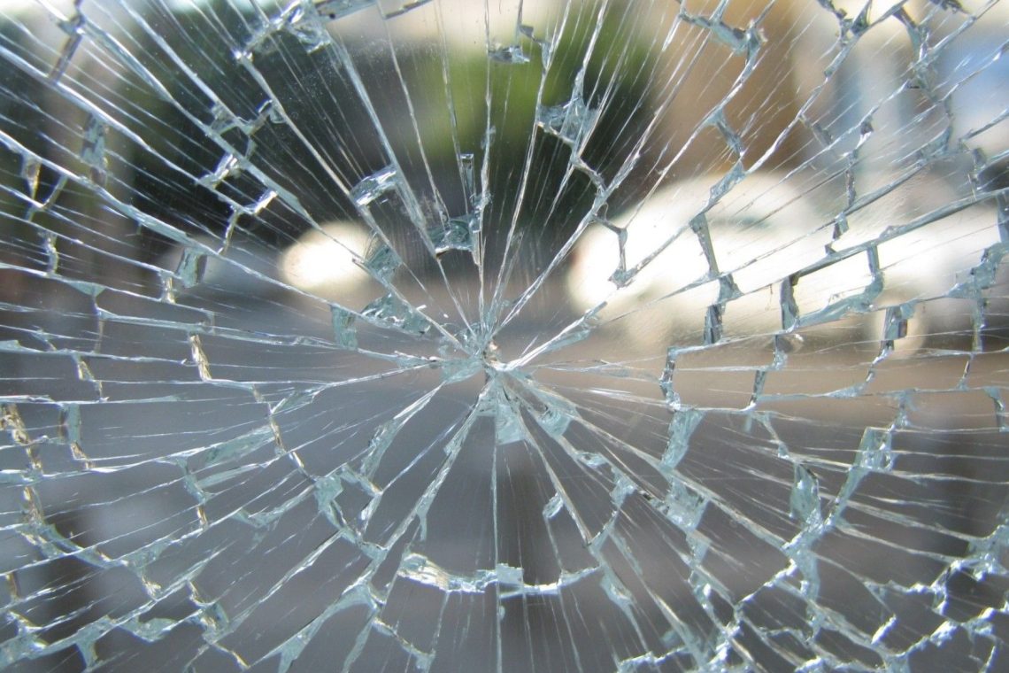 V hudi prometni nesreči pri Višnji Gori dve smrtni žrtvi, avtocesta proti Dolenjski zaprta