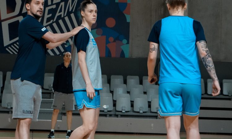 Dikaioulakos določil 12 košarkaric za domače EP 