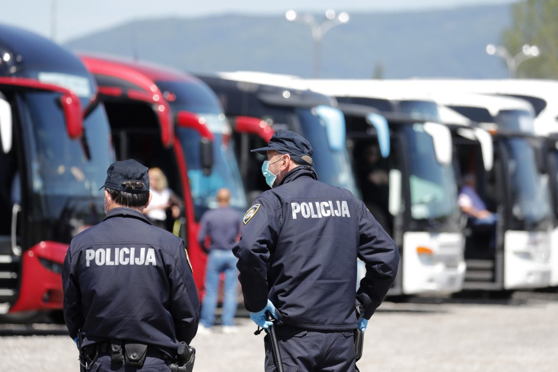 Na Hrvaškem tudi letos med turistično sezono slovenski policisti