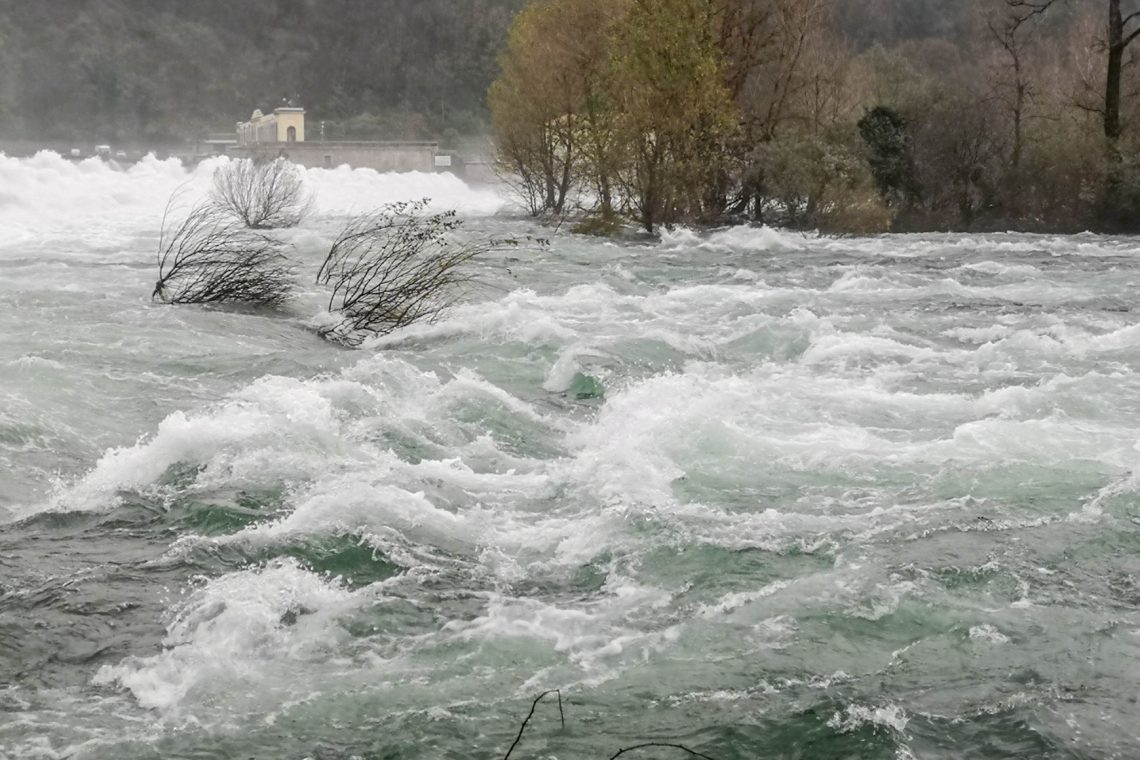Iz doline Ličnice evakuirali občane, v Komendi izredne razmere