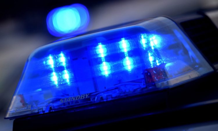 V prometni nesreči med Tolminom in Idrijo umrla 20-letna voznica 