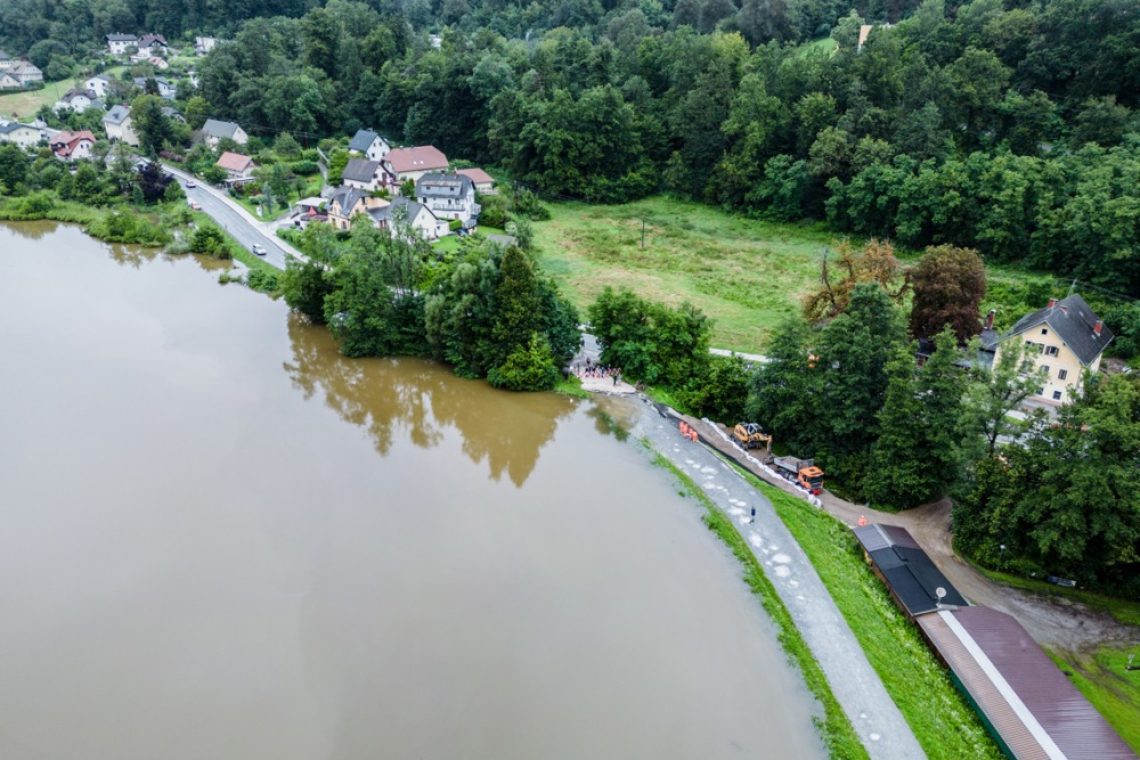 Občinam za sanacijo po avgustovski ujmi 222 milijonov evrov predplačil