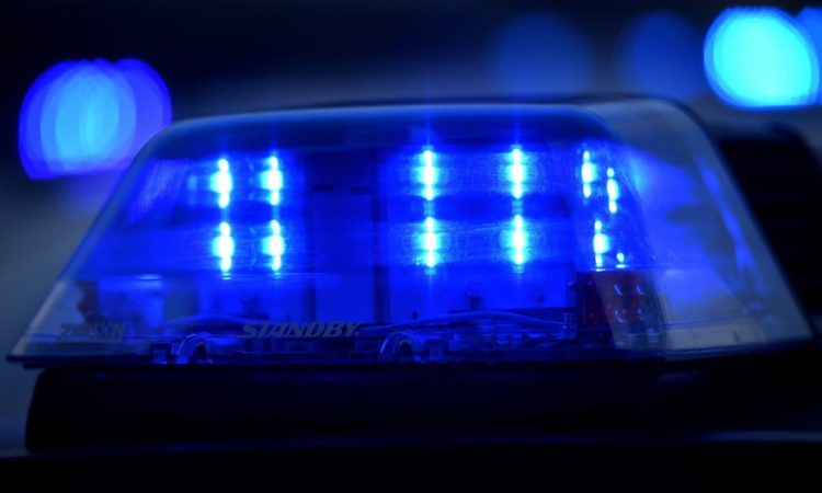 Policisti odvzeli prostost oboroženemu moškemu, ki se je zaprl v stanovanjsko hišo na Ptuju 