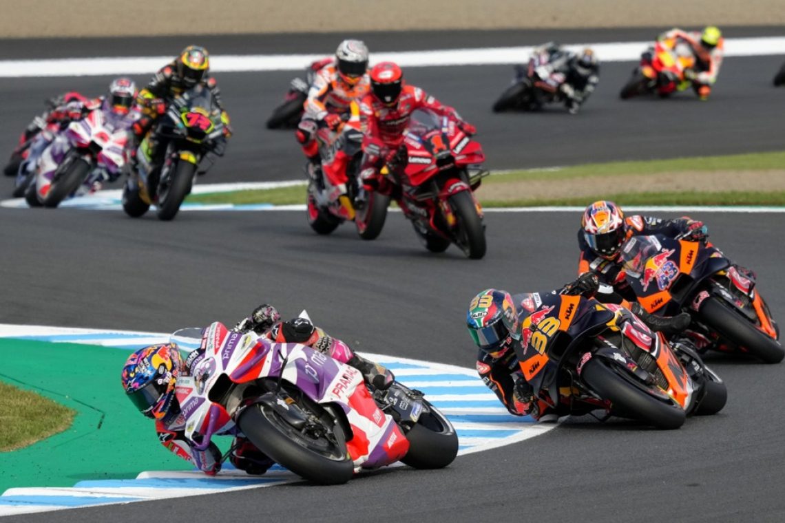 Na namočeni japonski stezi Martin pred Bagnaio in Marquezom