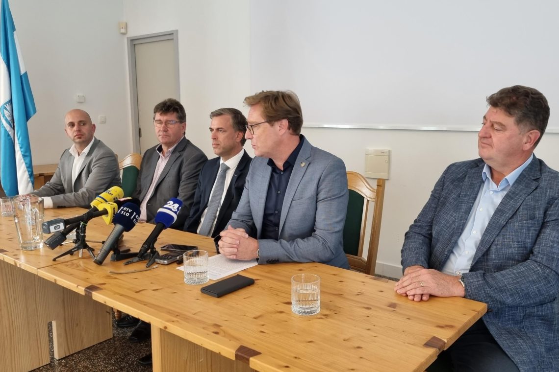 Župani 11 občin razočarani nad zavrnitvijo zakonskega paketa za reševanje tudi romskih vprašanj