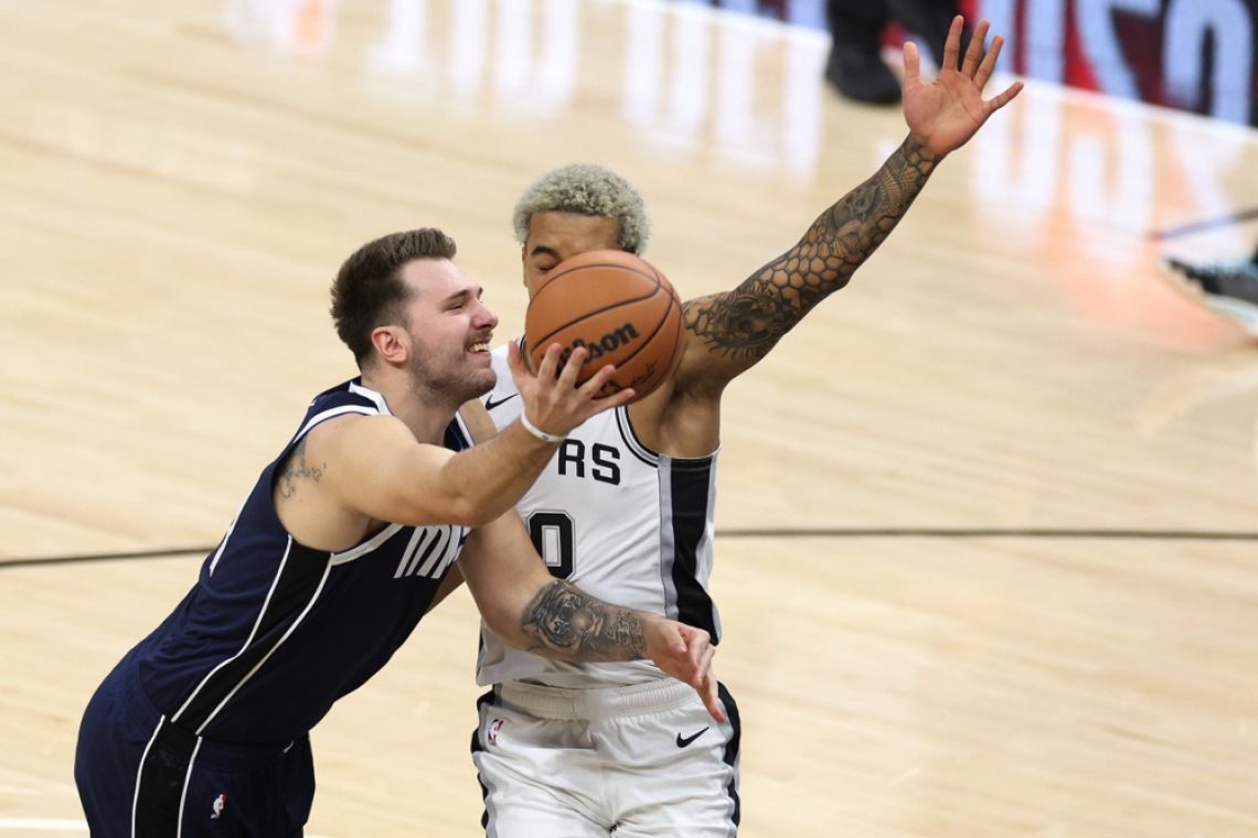 Dončić z odločilno trojko in 49 točkami popeljal Dallas do zmage