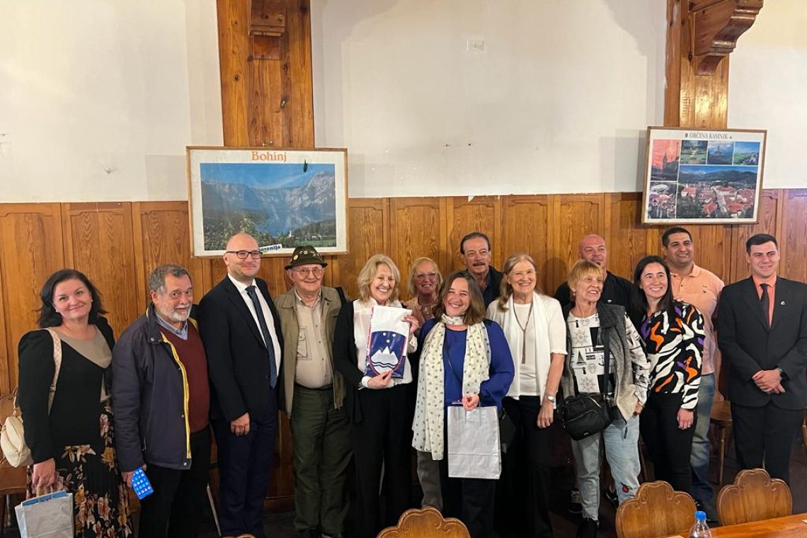 Državna sekretarka Humar z argentinskim državnim sekretarjem za zunanjo politiko Rozencwaigo