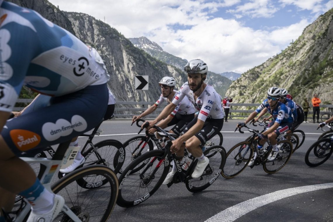 Adam Yates novi vodilni na dirki po Švici