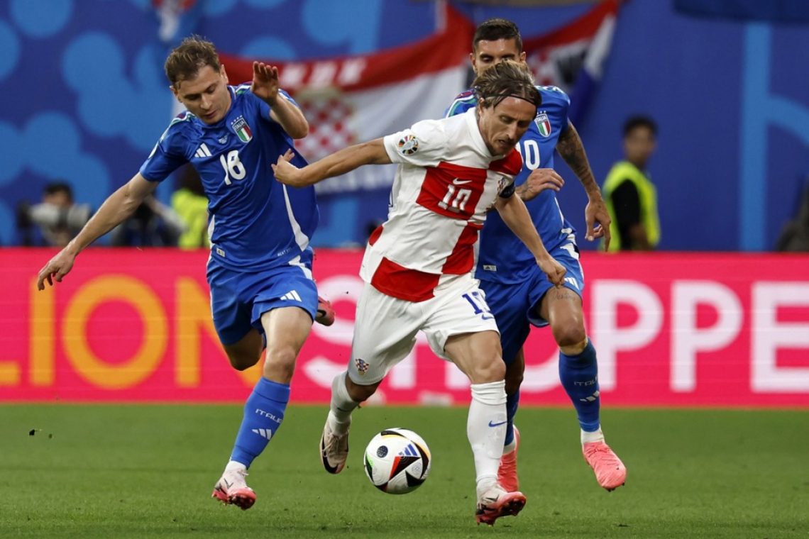 Italijani v zadnjih sekundah do remija proti Hrvaški in v izločilne boje