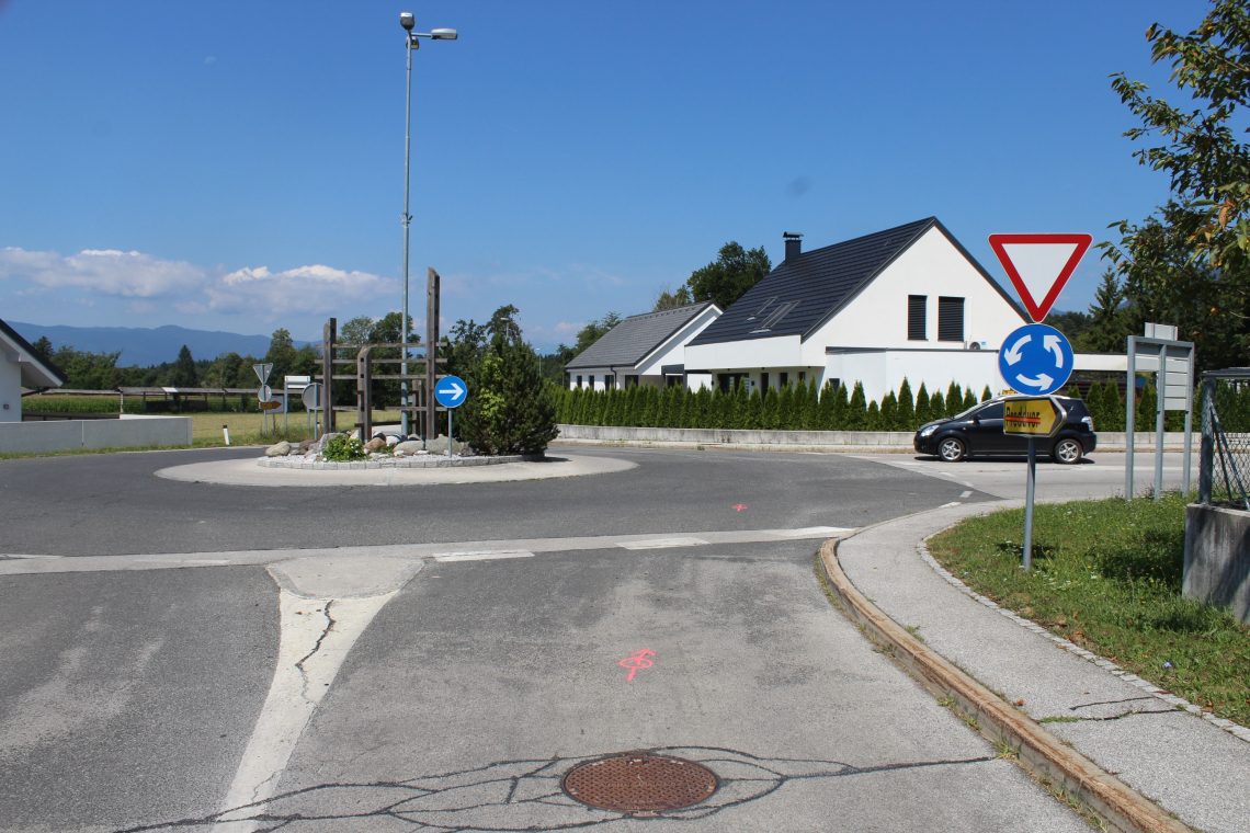 Kranjski policisti obravnavajo nesrečo s pobegom