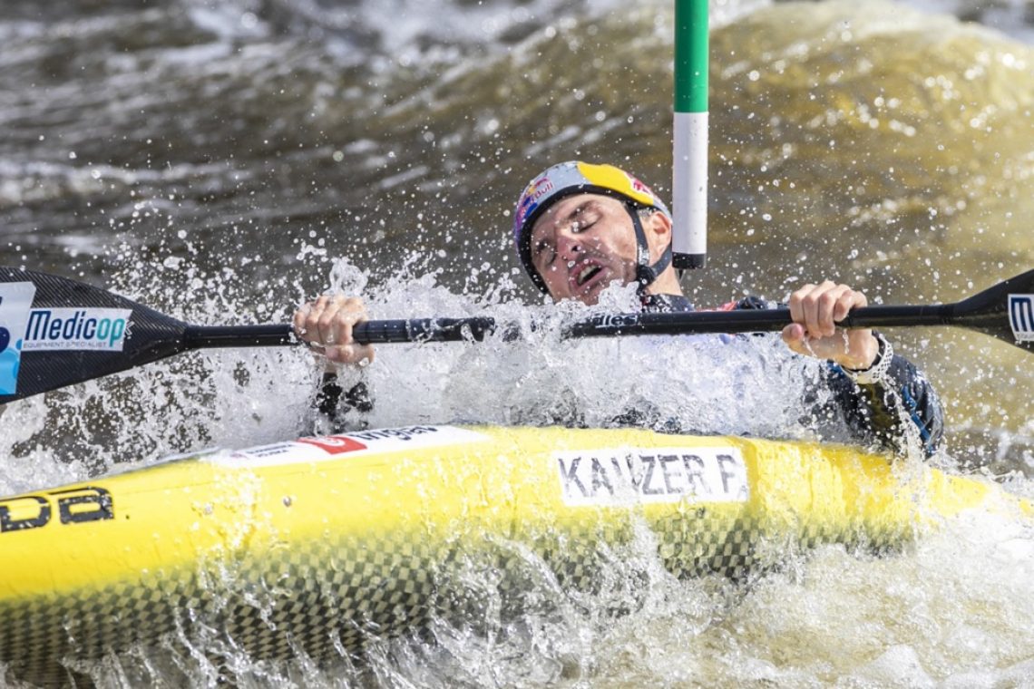 Kauzer se tudi po prespani noči čuti oškodovanega