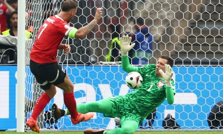 Szczesny podpisal enoletno pogodbo za Barcelono