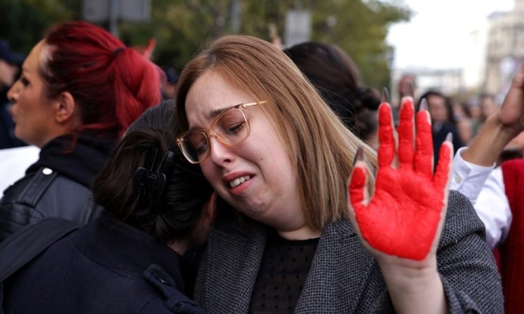 Na protestih v Novem Sadu pozivi k odstopu odgovornih in izgredi