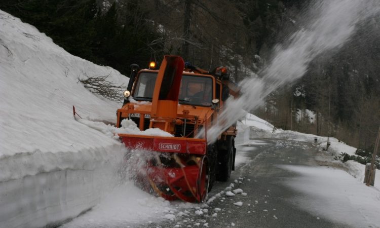 Začenja se zimsko vzdrževanje cest za varnejše poti v hladni sezoni