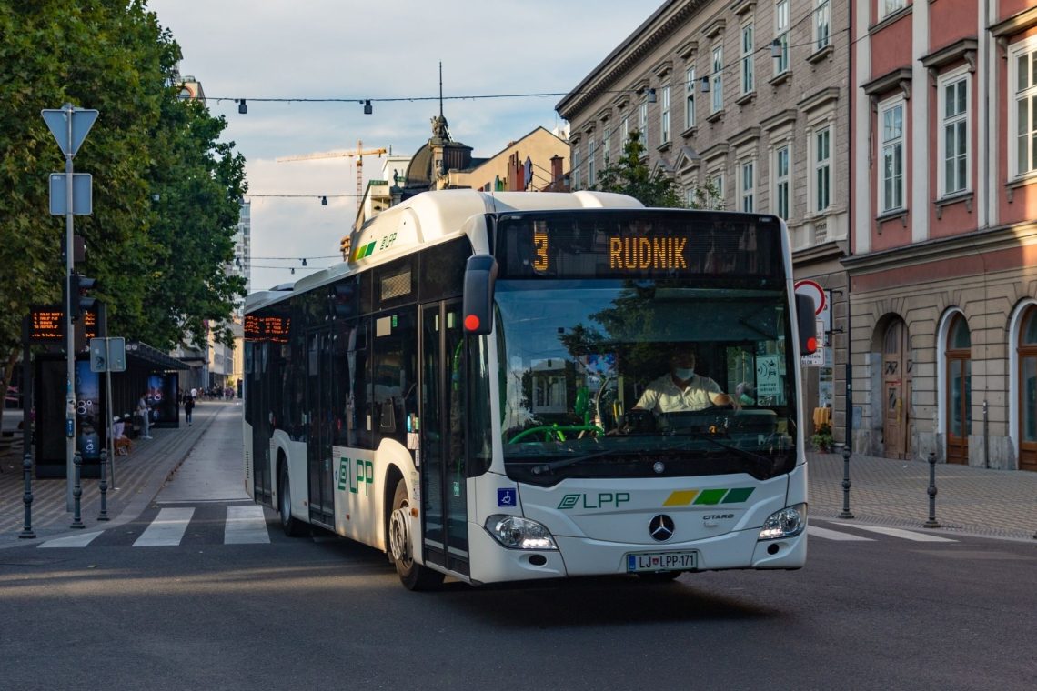 V Ljubljani ob petkovem prižigu lučk in v zadnjih dneh leta brezplačni avtobusi