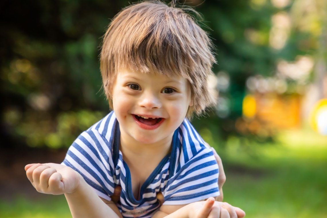 Starši otrok z Downowim sindromom pozivajo k širitvi pravice do dodatka za nego otroka