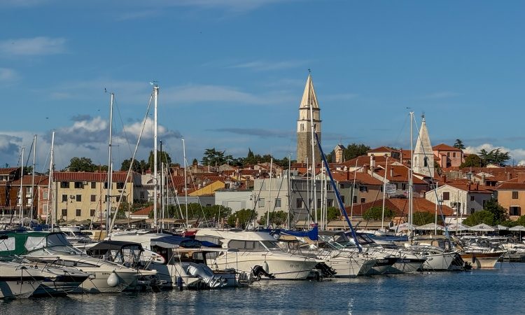 S poslovnimi prostori in stanovanji v občinski lasti bo znova upravljala Občina Izola 
