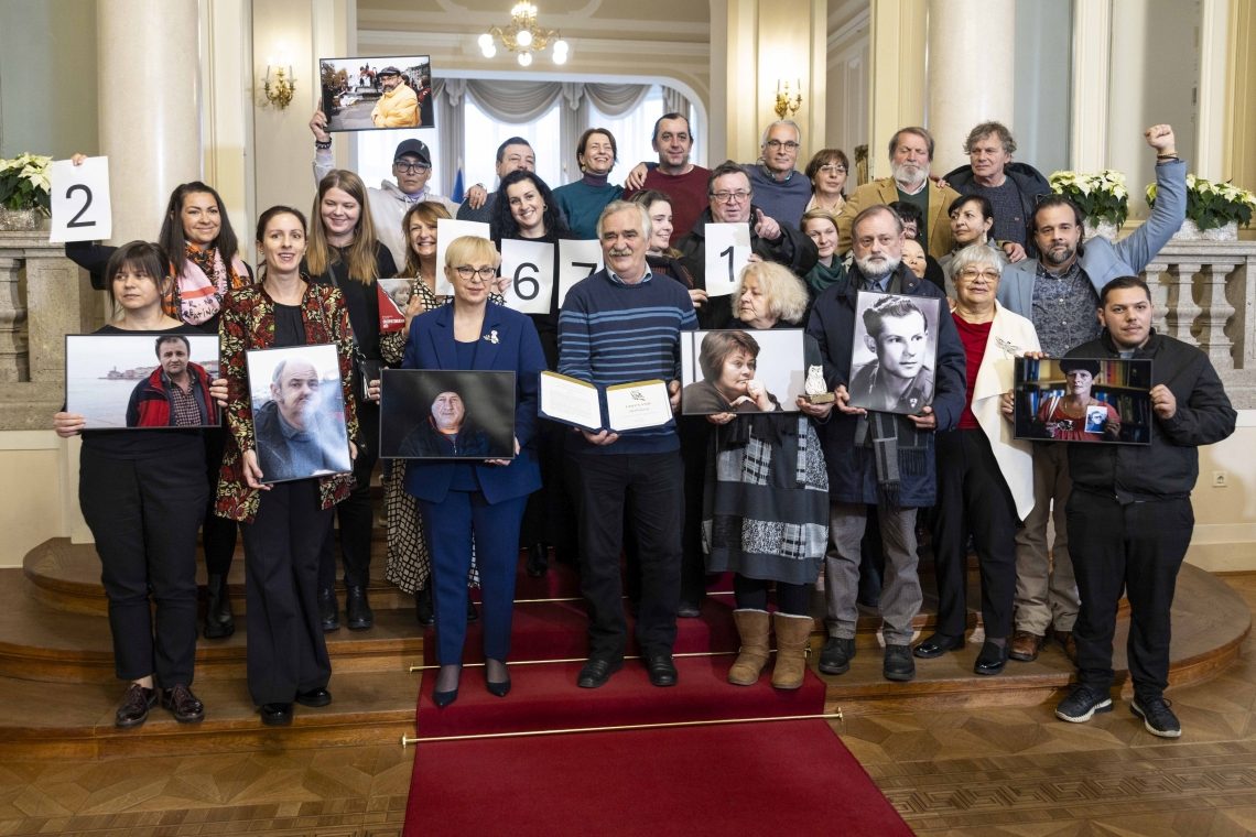 Predsednica je priznanje za delo na področju človekovih pravic podelila izbrisanim 