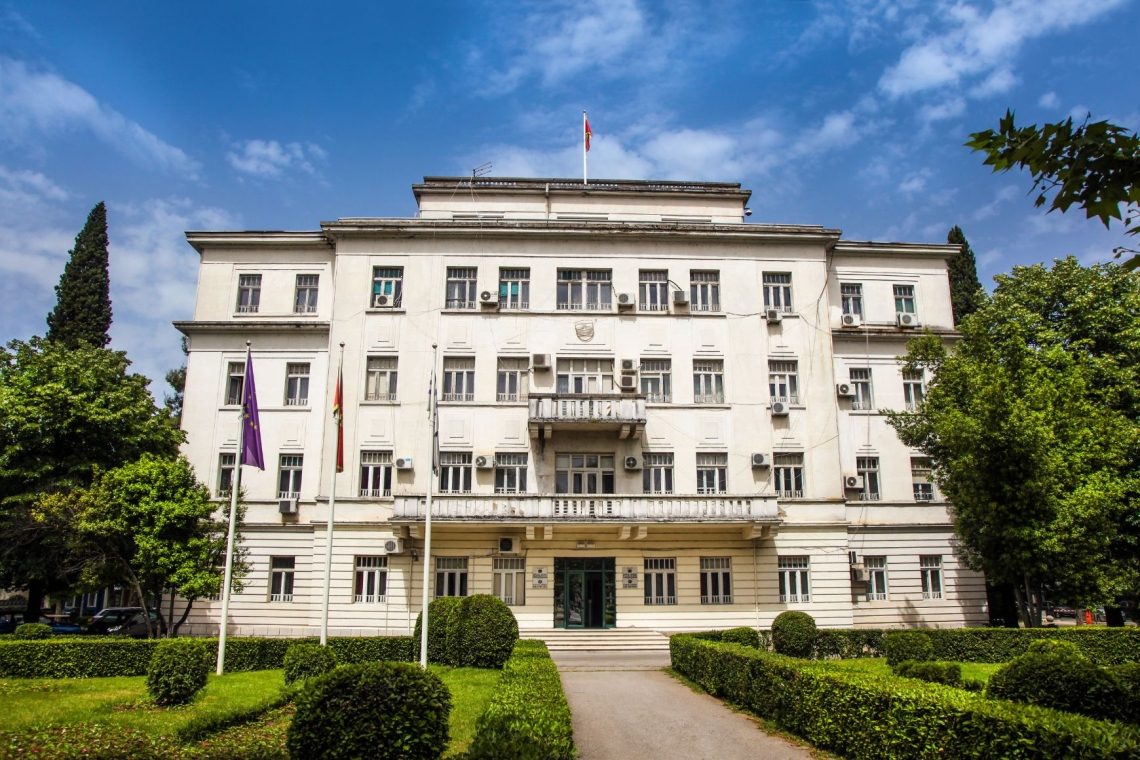 Črna gora ob hrvaškem oviranju nadaljuje zapiranje poglavij v pogajanjih z EU