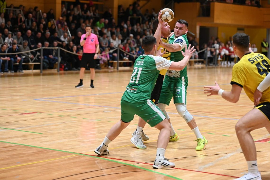 Rokometaši moštva Sviš Cugelj okna Ivančna Gorica so premagali novomeško Krko z 29:27