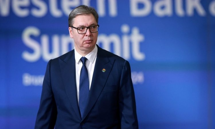 Vučić pozval k posvetovalnemu referendumu o njegovi razrešitvi