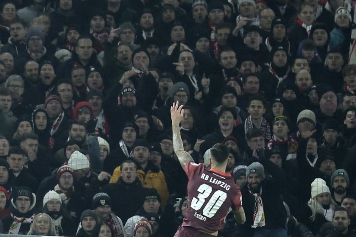 Šeško zadel, a po rdečem kartonu predčasno končal tekmo ob porazu Leipziga