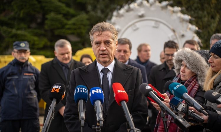 Tragedija v Premogovniku Velenje pretresla Slovenijo: »V srcih smo danes vsi rudarji«
