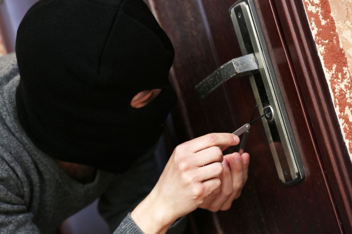 Vloma v Kranju in Žireh, policisti pozivajo občane, da poskrbijo za varnost svojih domov