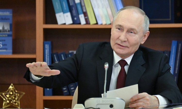 Putin meni, da bi se vojni v Ukrajini lahko izognili, če bi bil Trump predsednik
