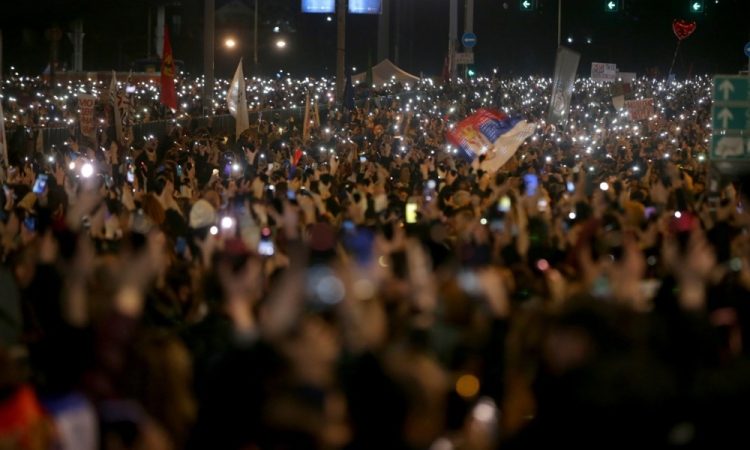 Odstop Vučevića protestov v Srbiji ne bo umiril