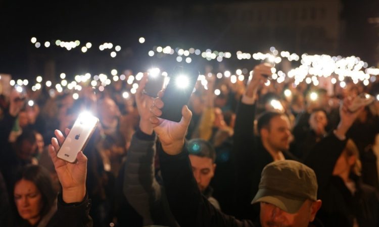 Študenti iz Beograda peš na protest v Novi Sad