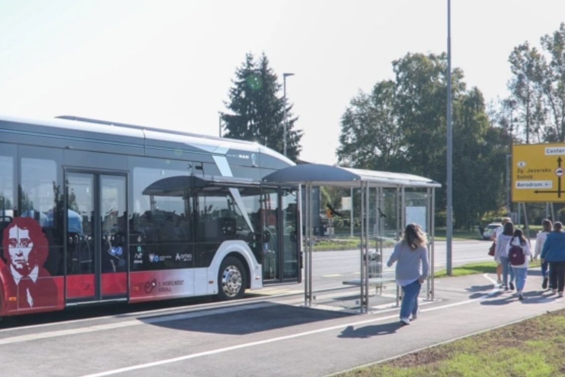 Avtobusni postajališči na Zlatem polju vključeni v linijski promet